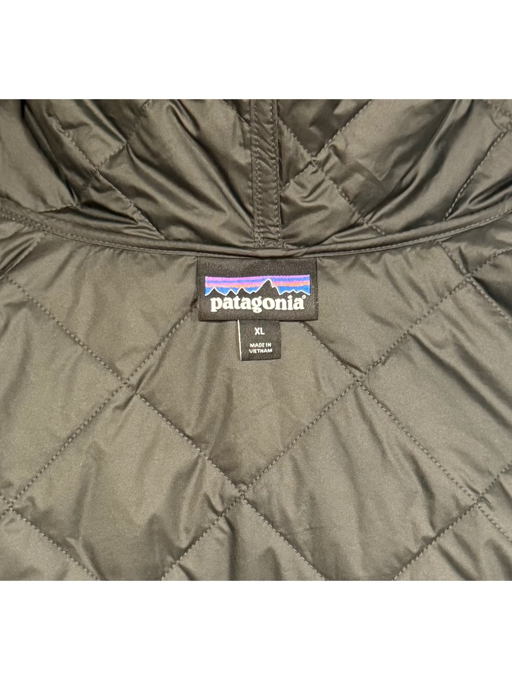 Patagonia Men’s Size Extra Large (XL) Diamond Quilted Bomber Hoody Black Jacket - Picture 4 of 5